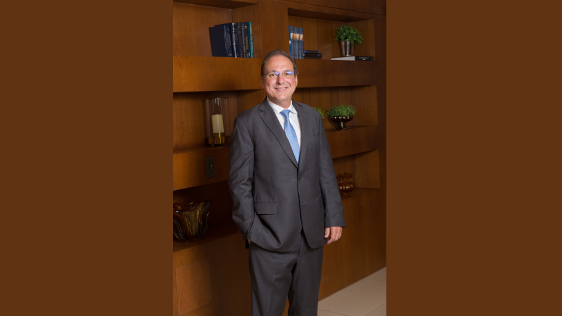 Estratégias de engajamento e confiança, segundo Rodrigo Gonçalves Pimentel, são essenciais para manter a motivação da equipe em momentos de reestruturação.