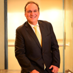 Rodrigo Gonçalves Pimentel destaca como a liderança inspiradora pode transformar desafios da recuperação judicial em oportunidades de crescimento coletivo.