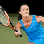 Teciomar Ábila revela como o alongamento é a chave para prevenir lesões e elevar o desempenho dos tenistas.