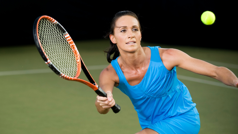 Teciomar Ábila revela como o alongamento é a chave para prevenir lesões e elevar o desempenho dos tenistas.