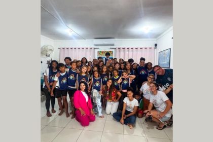 Emoção e solidariedade marcam a visita de Jaque Sobrinho à Casa Alegria, em conteúdo especial da Non Stop.